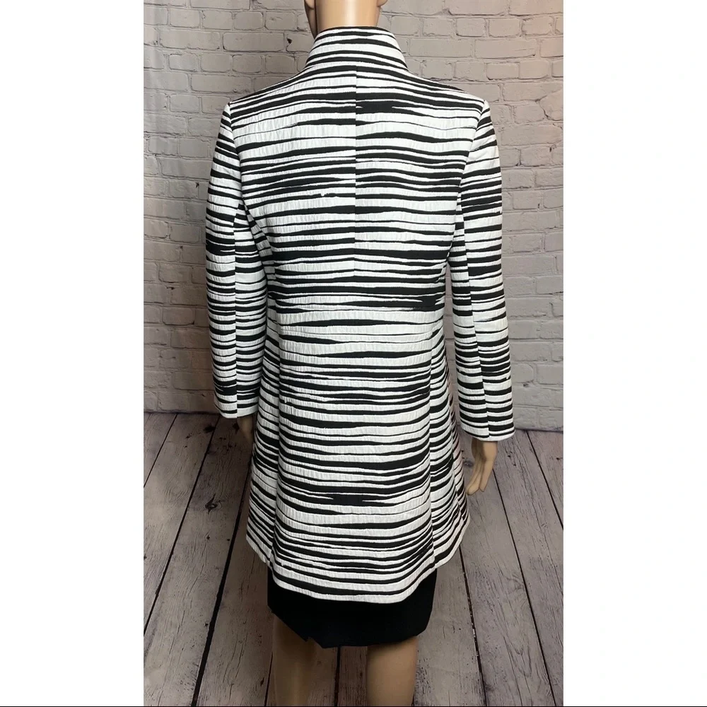NWT New Ann Taylor Women Black White Zebra Print Coat Size M - Picture 4 of 8